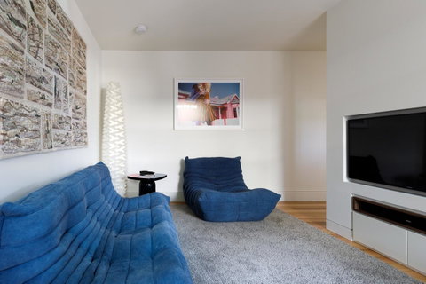 Blue Magnolia - New South Wales Tourism  18