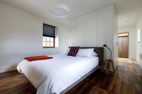 Blue Magnolia - New South Wales Tourism  30