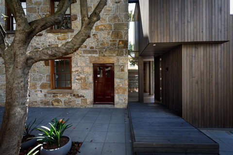 Blue Magnolia - New South Wales Tourism  0