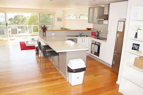 Seaview Apartment - New South Wales Tourism  9
