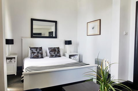 The Royal Hotel Mornington - New South Wales Tourism  0