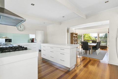 Front Beach House - New South Wales Tourism  3