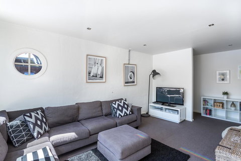 Front Beach House - New South Wales Tourism  10