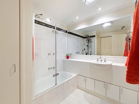 Melbourne Luxury Paradise - New South Wales Tourism  9