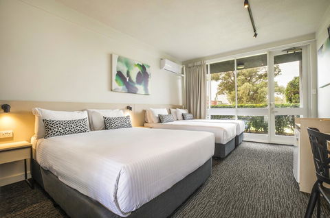 Nightcap At Seaford Hotel - New South Wales Tourism  0