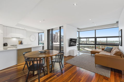 Melbourne Holiday Apartments Flinders Wharf - New South Wales Tourism  9