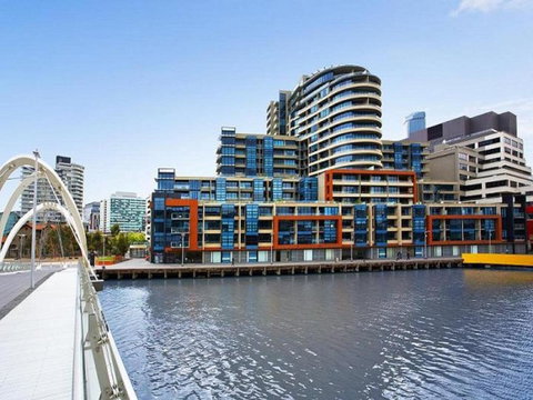 Melbourne Holiday Apartments Flinders Wharf - New South Wales Tourism  11