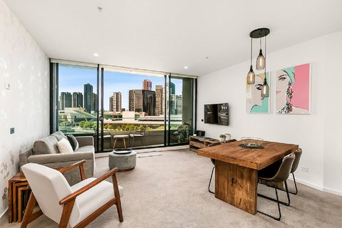 Melbourne Holiday Apartments Flinders Wharf - New South Wales Tourism  1