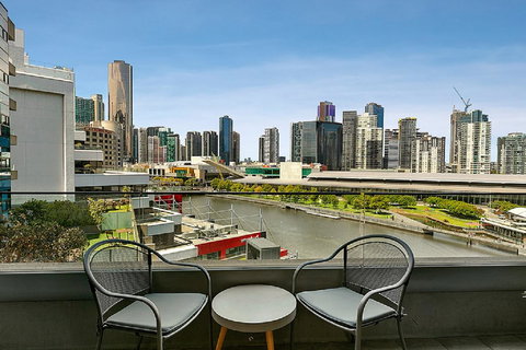 Melbourne Holiday Apartments Flinders Wharf - New South Wales Tourism  2