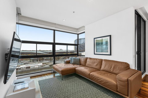 Melbourne Holiday Apartments Flinders Wharf - New South Wales Tourism  25