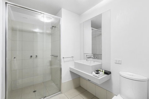 Melbourne Holiday Apartments Flinders Wharf - New South Wales Tourism  18