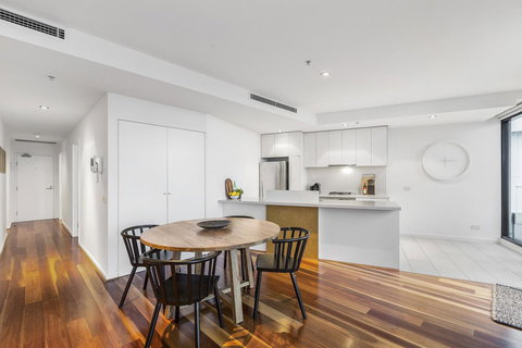 Melbourne Holiday Apartments Flinders Wharf - New South Wales Tourism  34