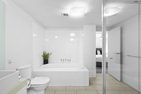 Melbourne Holiday Apartments Flinders Wharf - New South Wales Tourism  33