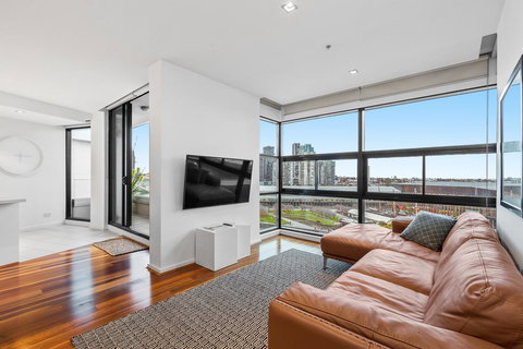 Melbourne Holiday Apartments Flinders Wharf - New South Wales Tourism  6