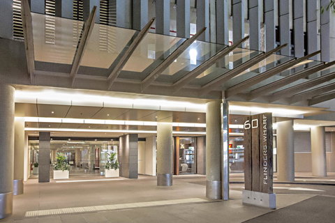 Melbourne Holiday Apartments Flinders Wharf - New South Wales Tourism  4