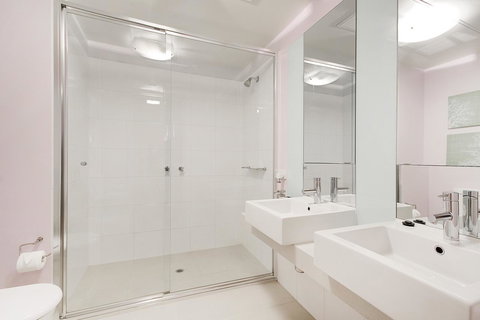 Waterfront Melbourne Apartments - New South Wales Tourism  24