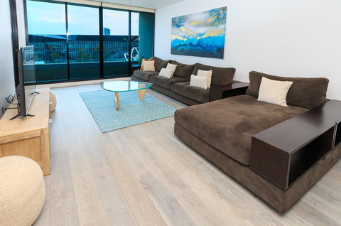 Waterfront Melbourne Apartments - New South Wales Tourism  13