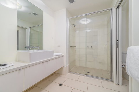 Waterfront Melbourne Apartments - New South Wales Tourism  32