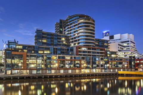 Waterfront Melbourne Apartments - New South Wales Tourism  0