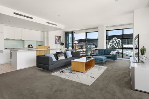 Waterfront Melbourne Apartments - New South Wales Tourism  1
