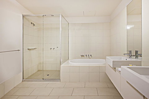 Waterfront Melbourne Apartments - New South Wales Tourism  34