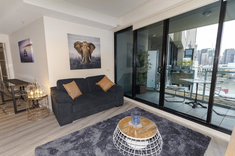 Waterfront Melbourne Apartments - New South Wales Tourism  42
