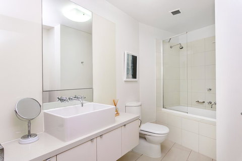 Waterfront Melbourne Apartments - New South Wales Tourism  37