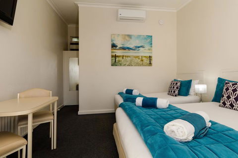 Bendigo Oval Motel - New South Wales Tourism  3