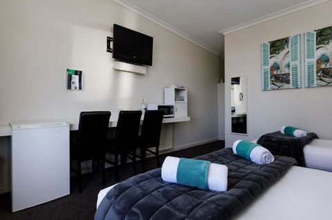 Bendigo Oval Motel - New South Wales Tourism  10