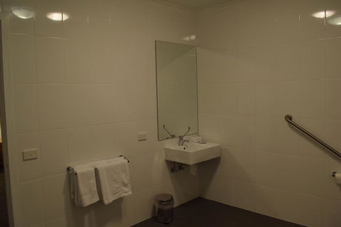 CROWN CENTRAL BUSINESS DISTRICT MOTEL - NO UNDER 18s - New South Wales Tourism  39