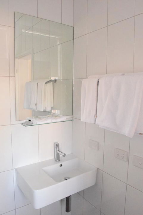 CROWN CENTRAL BUSINESS DISTRICT MOTEL - NO UNDER 18s - New South Wales Tourism  29