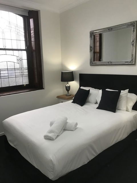 CROWN CENTRAL BUSINESS DISTRICT MOTEL - NO UNDER 18s - New South Wales Tourism  0