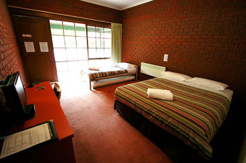 The Harrietville Snowline Hotel - New South Wales Tourism  7