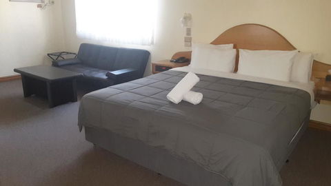 St Georges Motor Inn - New South Wales Tourism  20