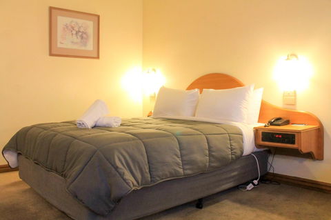 St Georges Motor Inn - New South Wales Tourism  2