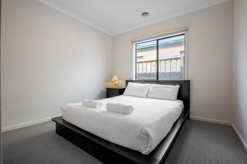 Holiday Rose - New South Wales Tourism  3