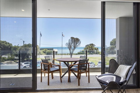 Blairgowrie Apartment 1 - On The Beach - New South Wales Tourism  0