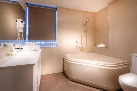 Crest On Barkly Hotel - New South Wales Tourism  25