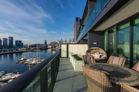 Waterfront 3 Bedroom Luxury Home Victoria Harbour - New South Wales Tourism  6