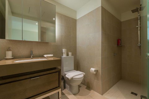 Waterfront 3 Bedroom Luxury Home Victoria Harbour - New South Wales Tourism  11