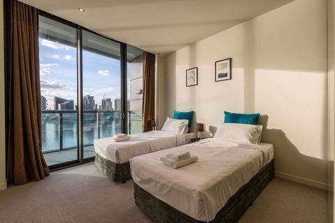 Waterfront 3 Bedroom Luxury Home Victoria Harbour - New South Wales Tourism  10