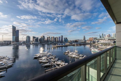 Waterfront 3 Bedroom Luxury Home Victoria Harbour - New South Wales Tourism  14