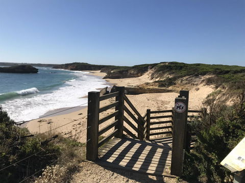 Sunsets On Martyrs Luxury Coastal Beach House Peterborough - New South Wales Tourism  34
