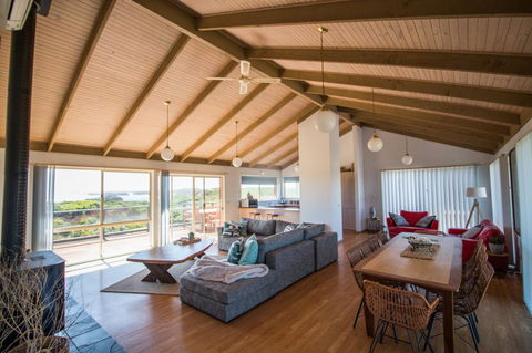 Sunsets On Martyrs Luxury Coastal Beach House Peterborough - New South Wales Tourism  0