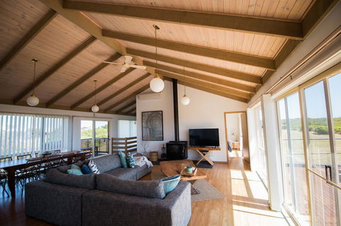 Sunsets On Martyrs Luxury Coastal Beach House Peterborough - New South Wales Tourism  2