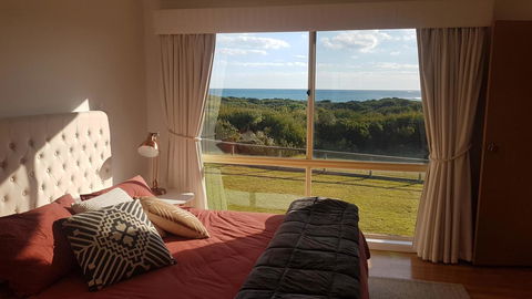 Sunsets On Martyrs Luxury Coastal Beach House Peterborough - New South Wales Tourism  5
