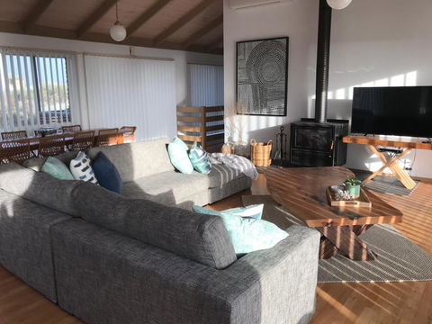 Sunsets On Martyrs Luxury Coastal Beach House Peterborough - New South Wales Tourism  10