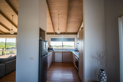 Sunsets On Martyrs Luxury Coastal Beach House Peterborough - New South Wales Tourism  4