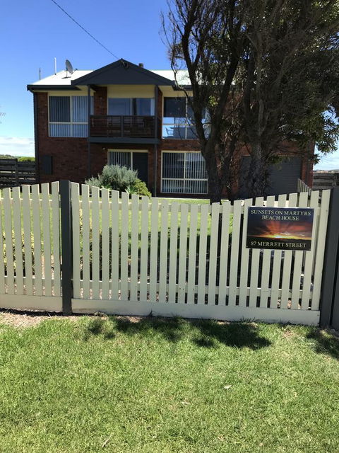 Sunsets On Martyrs Luxury Coastal Beach House Peterborough - New South Wales Tourism  20