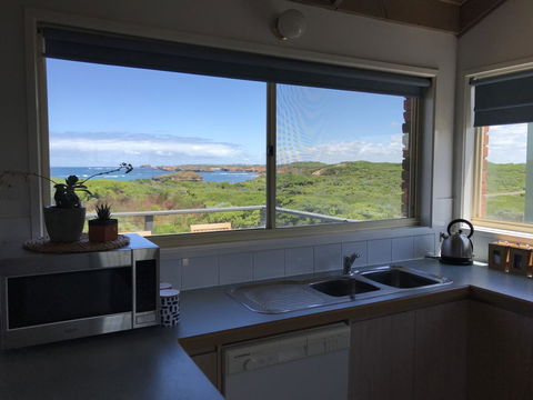 Sunsets On Martyrs Luxury Coastal Beach House Peterborough - New South Wales Tourism  8